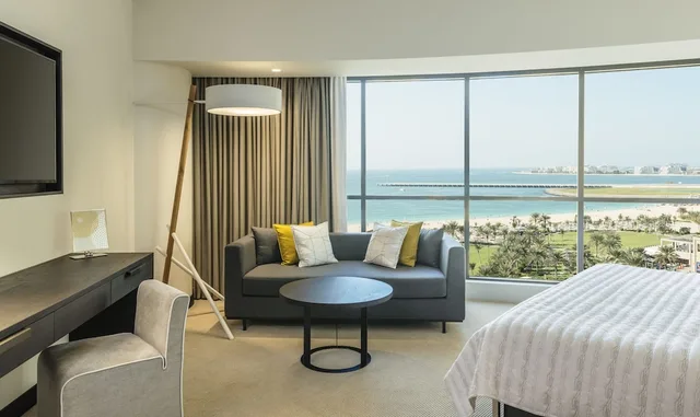 جناح ديلوكس بسريرين منفصلين بشرفة بغرفة نوم واحدة للمدخنين، Le Royal Meridien Beach Resort & Spa 4/6