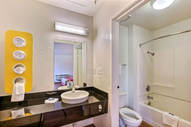 غرفة بسريرين كوين، Motel6 Pinole, CA 10/10