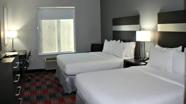 غرفة بسريرين كوين لذوي الإعاقة، Holiday Inn Express Suites Bonham 2/2
