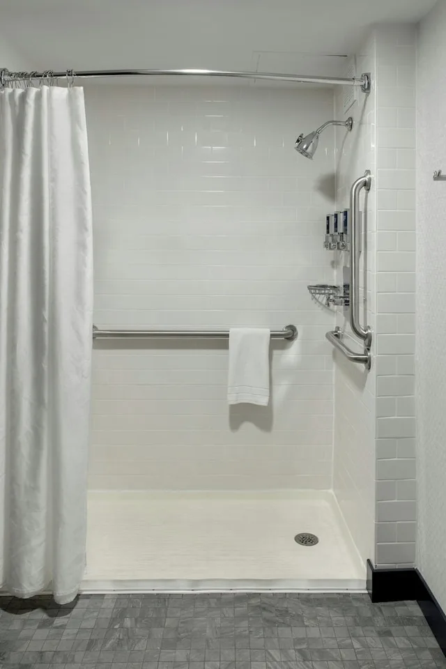 جناح جونيور بسرير كينج بغرفة نوم واحدة مع أريكة، Four Points by Sheraton Philadelphia Northeast 3/3