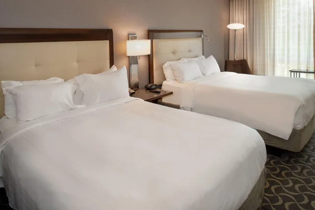 Guest Room, 2 Double Beds, High Floor, West Tower، Marriott St. Louis Airport 4/10