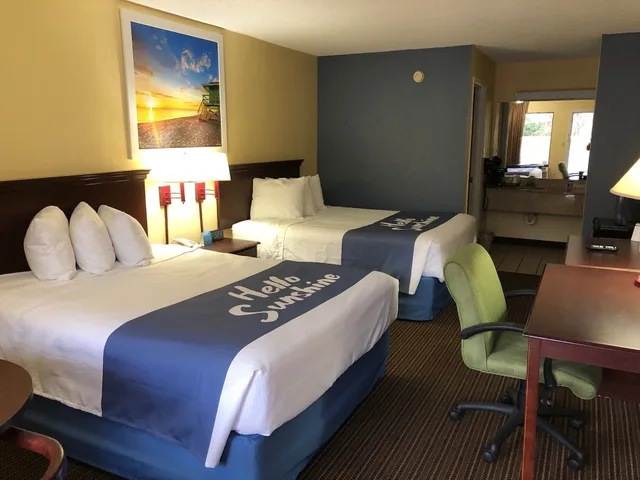 Standard, 2 Queen Beds, Days Inn by Wyndham Spartanburg Waccamaw 4/8