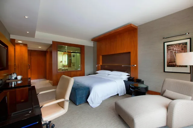 Club, King Bed, Sheraton Grand Bangalore Hotel At Brigade Gateway 1/7