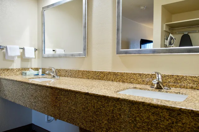 غرفة قياسية بسريرين كوين للمدخنين، Best Western Thunderbird Motel 7/9