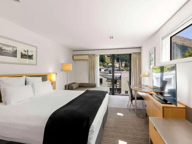 Alpine, Standard, King Bed, with View، NOVOTEL QUEENSTOWN LAKESIDE 4/8