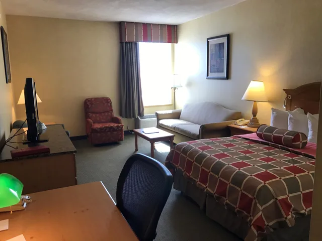 غرفة قياسية بسرير كوين لذوي الإعاقة، Best Western Plus Revere Inn & Suites 2/5