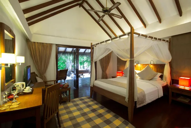 BEACH VILLA- Discounted Transfer، Medhufushi Island Resort 2/8
