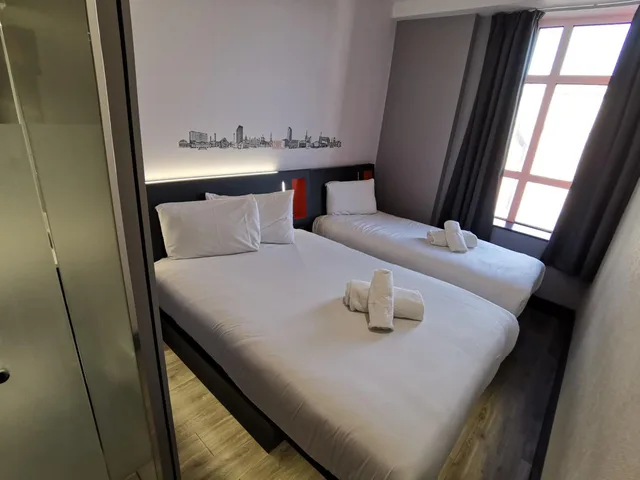 Family, Double or Single Bed، easyHotel Sheffield City Centre 3/10