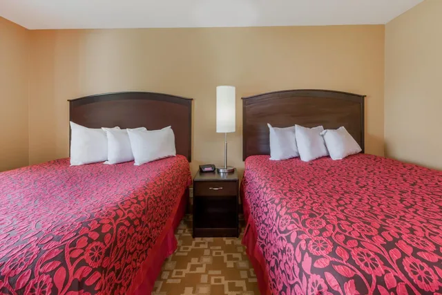غرفة بسريرين كوين، Days Inn by Wyndham Central City 3/6