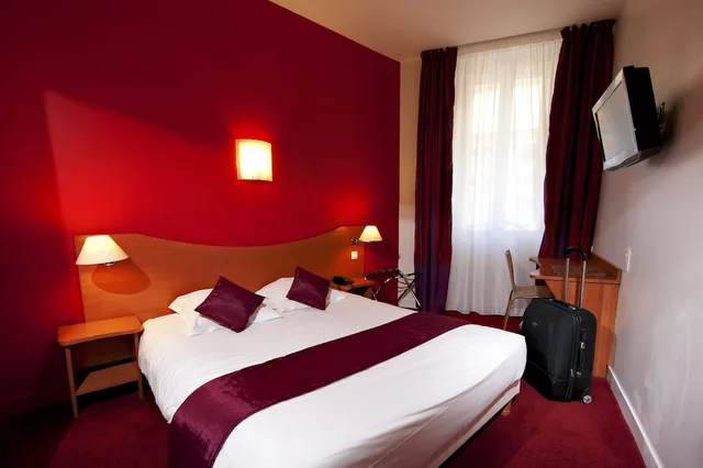 غرفة كلاسيكية بسرير كوين وسريرين منفصلين، Le Clocher de Rodez Ex Quality Hotel Le Clocher de Rodez 3/10