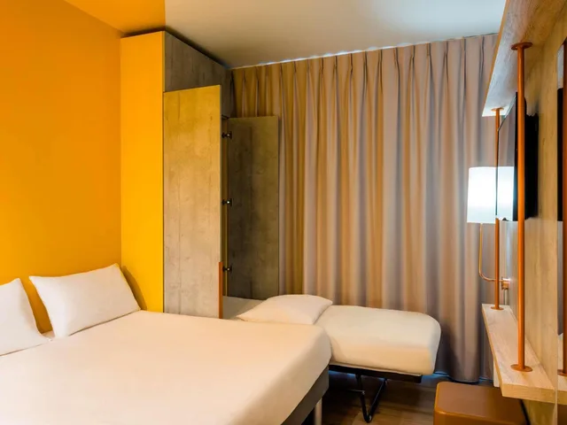 غرفة عائلية بسرير مزدوج وسريرين منفصلين، Ibis Budget Strasbourg La Vigie 1/3