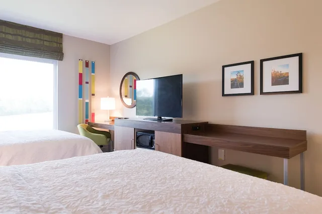 غرفة بسريرين كوين بحوض استحمام لذوي الإعاقة، Hampton Inn & Suites Fayetteville 6/10