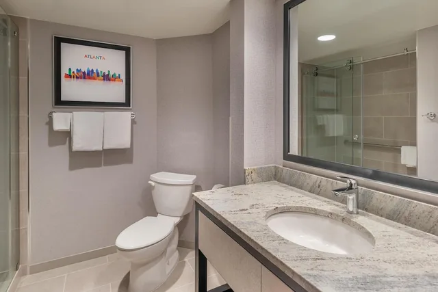 جناح بسرير كينج بغرفتين مع أريكة في طابق مرتفع، Drury Inn Suites Atlanta Morrow 4/5