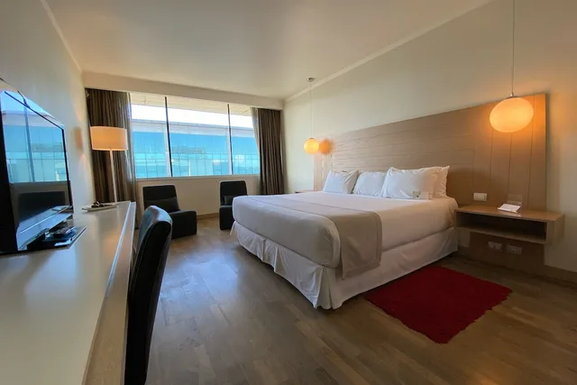 غرفة قياسية بسرير كينج، Wyndham Concepcion Pettra 4/10