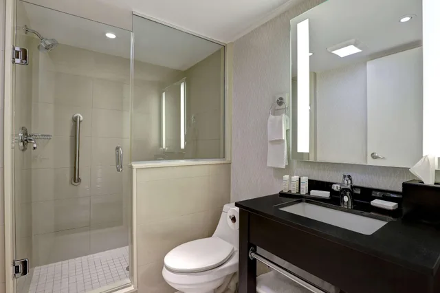 2 Rooms, Suite, 2 Queen Beds, Falls View, Embassy Suites By Hilton Niagara Falls Fallsview 3/3