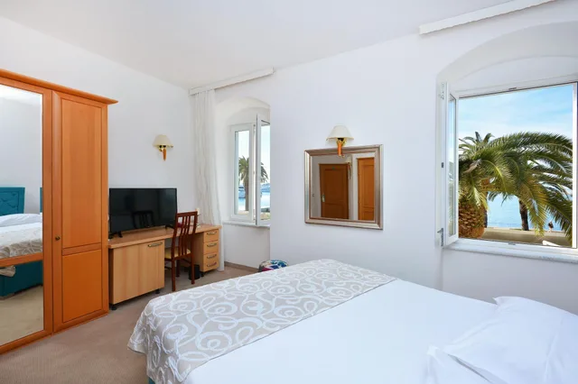 غرفة سوبيريور بإطلالة على البحر، Hotel Adriana 1/6