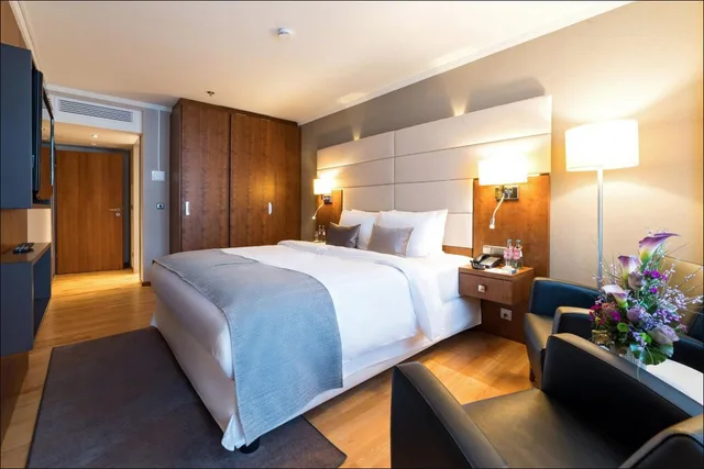 Plaza, Crowne, Suite, King Bed، Crowne Plaza Frankfurt Congress Hotel 1/1