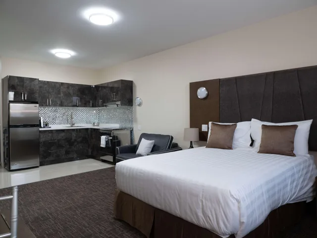 جناح بسرير كوين، Hotel Montreal Metropolitan, an Ascend Collection Hotel 1/2