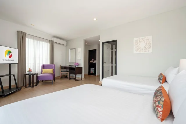 Deluxe, 1 Queen and 1 Single Bed, Balcony, Hotel De Bangkok 3/5
