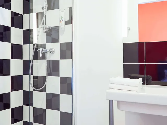 Standard, Double Bed, Ibis Styles Marseille Vieux Port 7/10