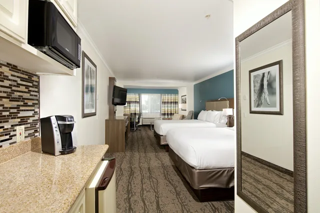 Suite, Bunk Bed, 2 Queen Beds, Extra Floor Space، Holiday Inn Express Hotel And Suites Paso Robles 4/9