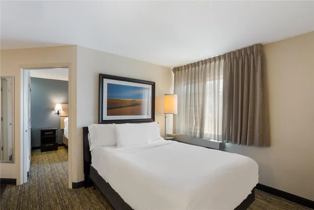 جناح بسريرين كوين بغرفة نوم واحدة، Sonesta Simply Suites Arlington 2/5