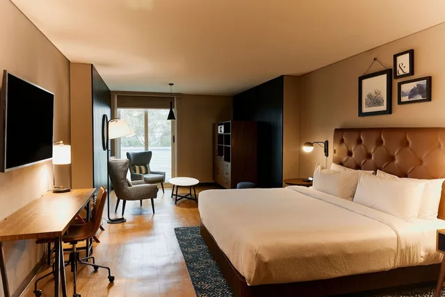 غرفة سوبيريور بسرير كينج بإطلالة على المدينة مع أريكة، Four Points By Sheraton Mexico City Colonia Roma 1/10