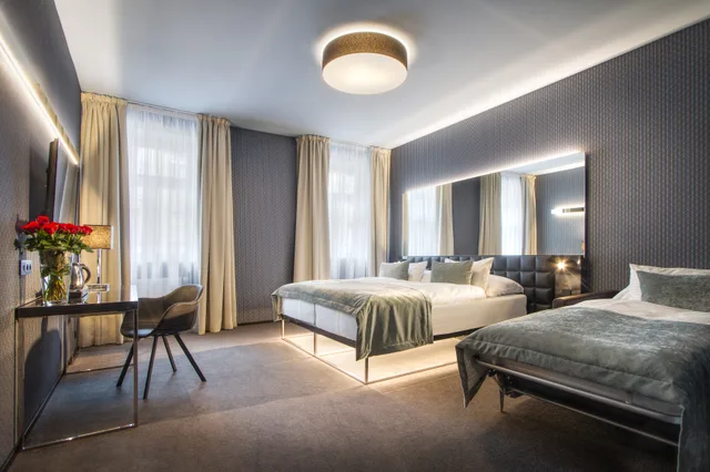 غرفة قياسية ثلاثية، Hotel Mucha 1/2