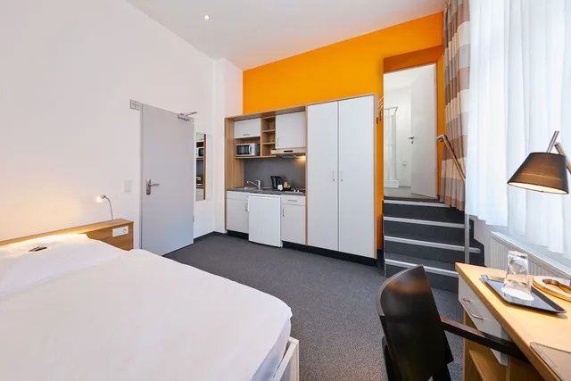 غرفة كومفورت مفردة بسرير فردي بمطبخ صغير، Townhouse Düsseldorf 1/3