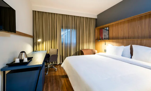 غرفة بسرير كوين، Hampton by Hilton Guarulhos Airport 1/3
