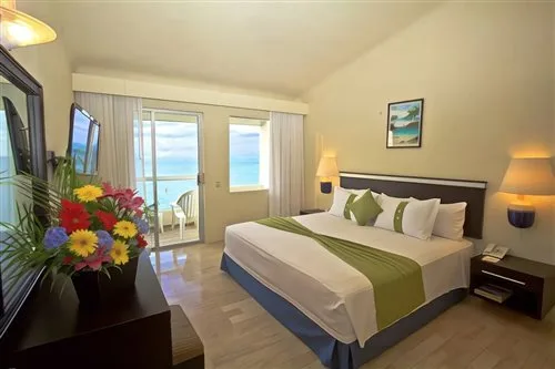 غرفة رباعية، Aquamarina Beach Hotel Cancun 1/1
