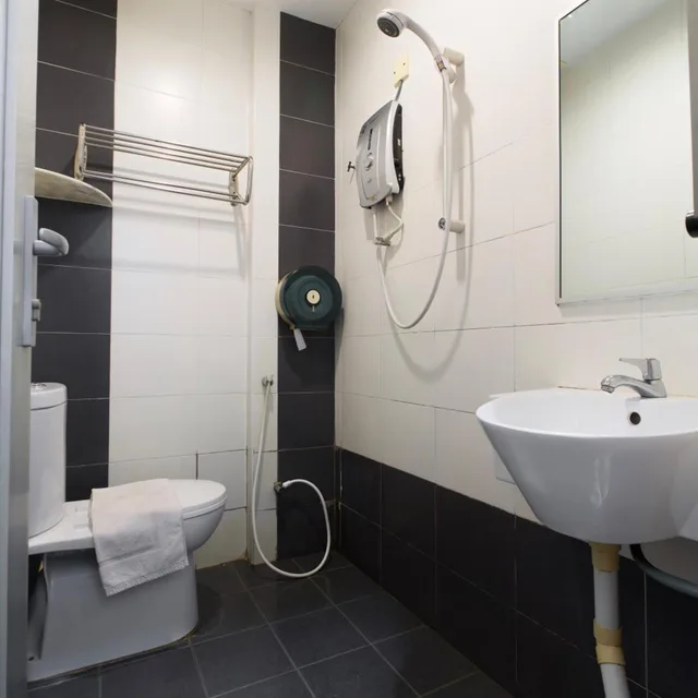 Standard, King Bed, No Window، T Hotel Kuala Perlis 3/3