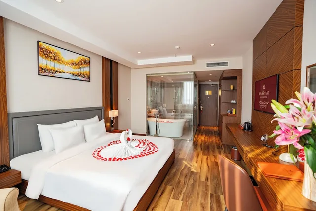 جناح جونيور بسرير كينج، Van Phat Riverside Hotel 6/10