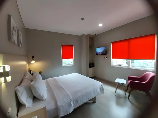 غرفة ديلوكس بسرير كوين، Hotel Cikini 1/3