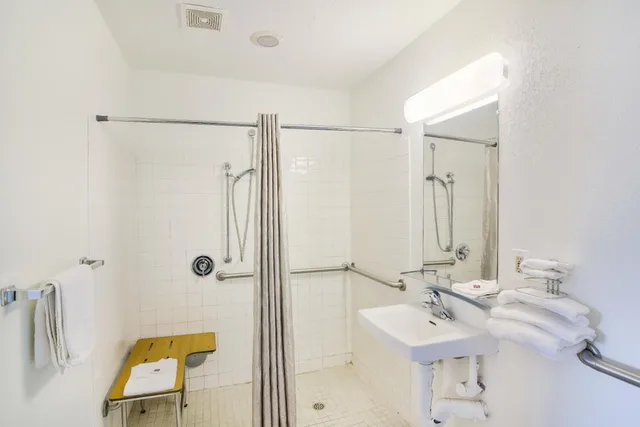 غرفة قياسية بسرير مزدوج، Motel6 Camarillo, CA 10/10