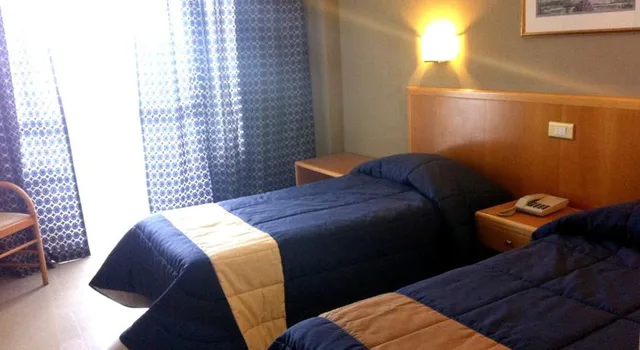 غرفة قياسية بإطلالة على البحر، Qawra Palace Resort & Spa 4/5