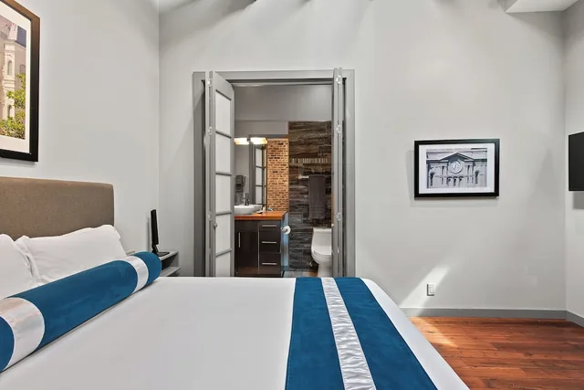 3 Bedrooms, Exclusive, Suite, 1 Queen and 2 King Beds, Pool Access، The Natchez Vacation Rentals 6/10