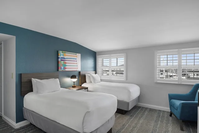 غرفة قياسية بسريرين منفصلين وسرير كينج بـ3 غرف نوم مع أريكة، Club Wyndham Newport Onshore 6/10
