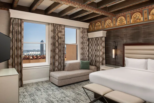 1 Bedroom, Presidential, Suite, King Bed, Partial Bay View, Sofa, High Floor، Courtyard By Marriott San Diego Downtown 1/2
