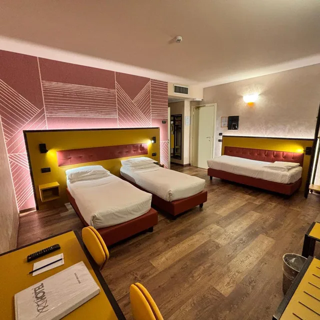 غرفة ثلاثية، Art & Hotel Aeroporto 4/8