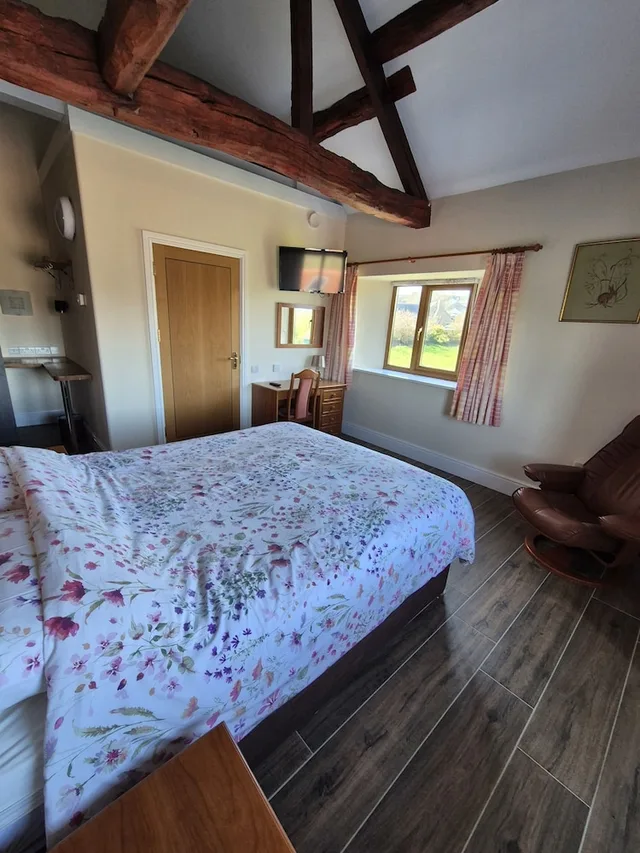 شقة بسريرين كينج وسرير فردي بغرفتي نوم مع أريكة، Padley Farm B&B 4/10