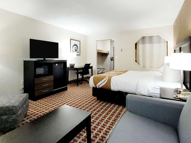 جناح بسرير كينج بغرفة نوم واحدة بحوض جاكوزي، Quality Inn Suites Marion 4/5