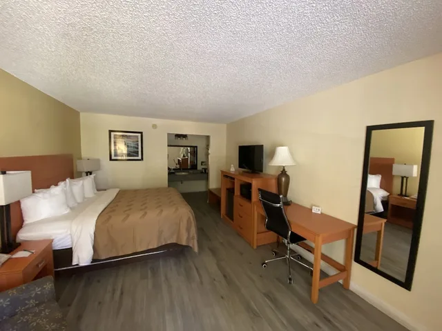 غرفة قياسية بسرير كينج، Quality Inn near Manatee Springs State Park 1/5