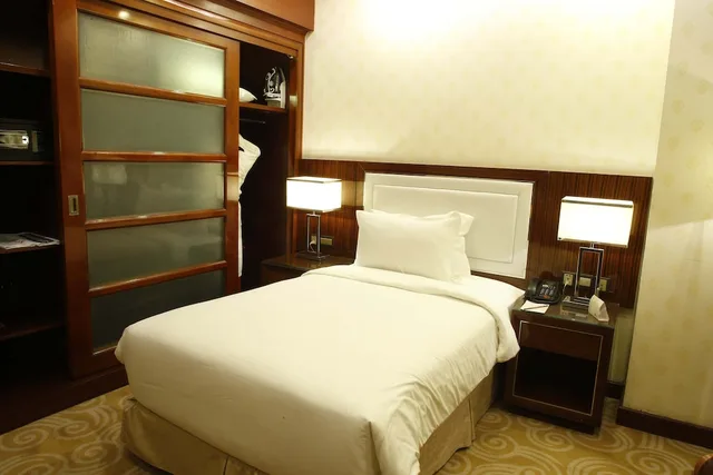 غرفة ديلوكس بسريرين منفصلين، Royal Swiss Lahore 2/2