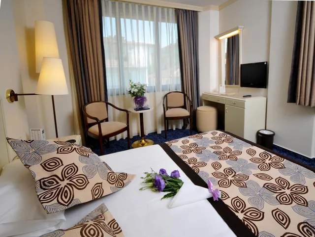 Suite, King Bed, Class Hotel 2/5