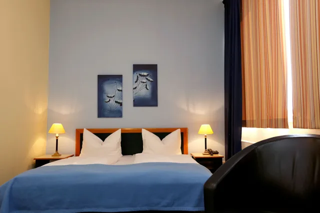 غرفة بسرير كوين، H24 Hoteltow 3/5