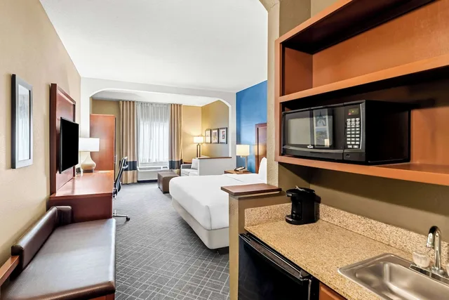 جناح بسرير كينج مع أريكة لذوي الإعاقة، Comfort Suites Daphne - Mobile East Bay 5/10