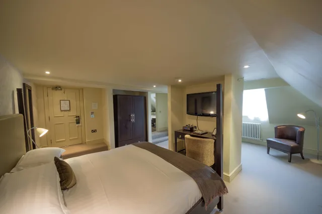غرفة ديلوكس بسرير كينج، Stoke Place Hotel 1/9