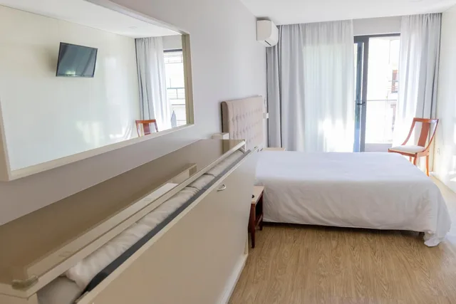 غرفة ثلاثية، Hotel Avenida 1/10