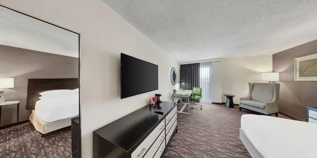 غرفة رباعية بسريرين كوين لذوي الإعاقة، Delta Hotels by Marriott Baltimore North 3/4